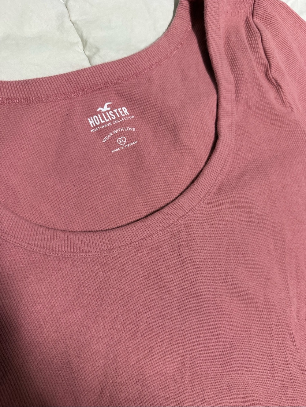 Hollister women’s Dusty Rose Ribbed Crewneck Tee